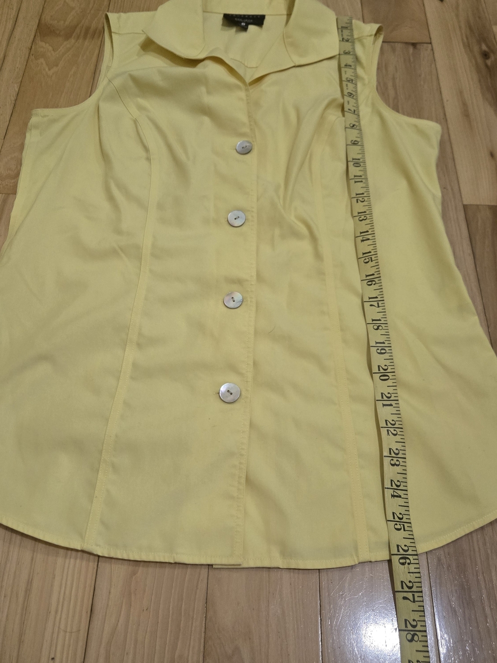 Foxcroft Pale Yellow Sleeveless Button-Down Shirt - Picture 4 of 8